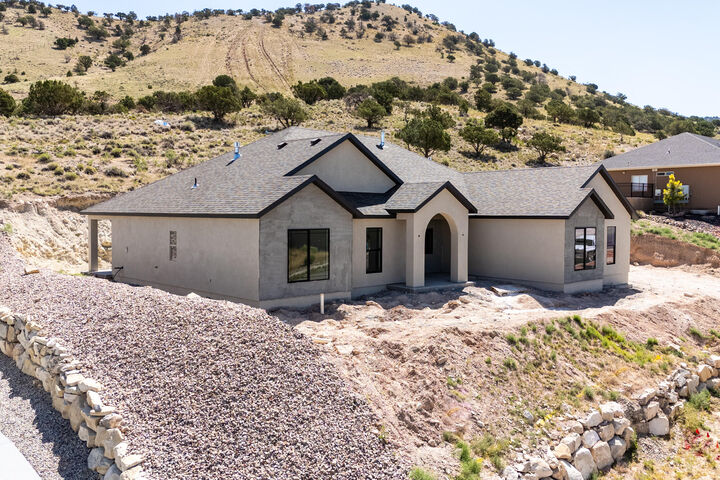 Property Photo:  1528 N Knoll St  UT 84721 