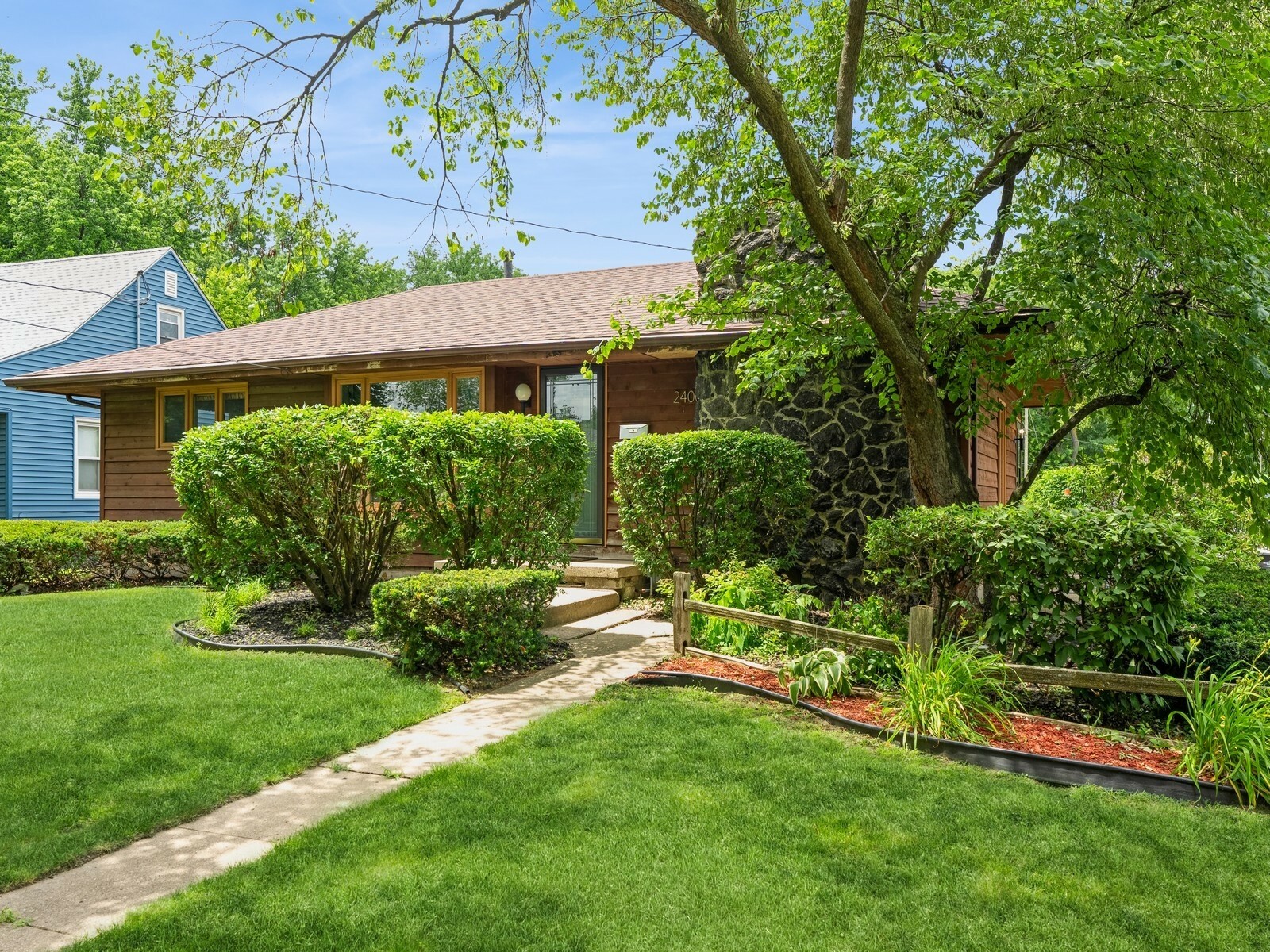 Property Photo:  2400 Farwell Road  IA 50317 