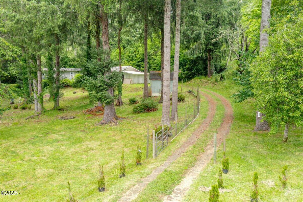 Property Photo: 41 N Echo Mountain Road OR 97368