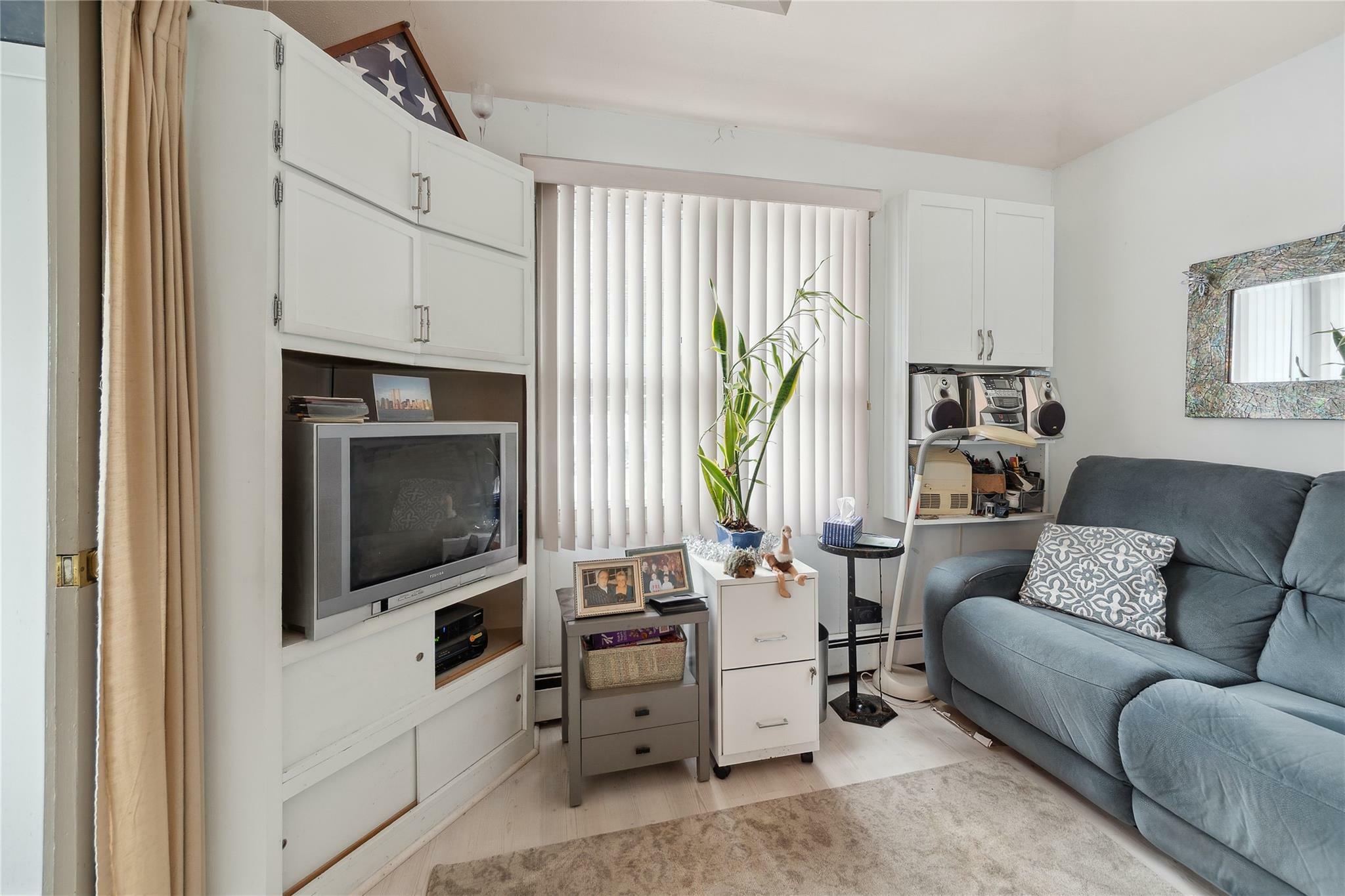 Property Photo:  34 Alden Park 34  NY 10465 