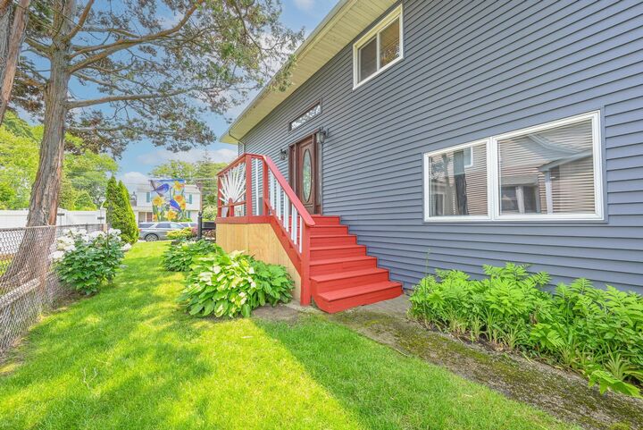 Property Photo:  88 Elliott Place  NY 11520 