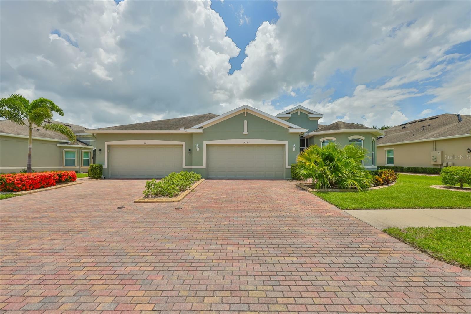 Property Photo: 724 Chipper Drive FL 33573
