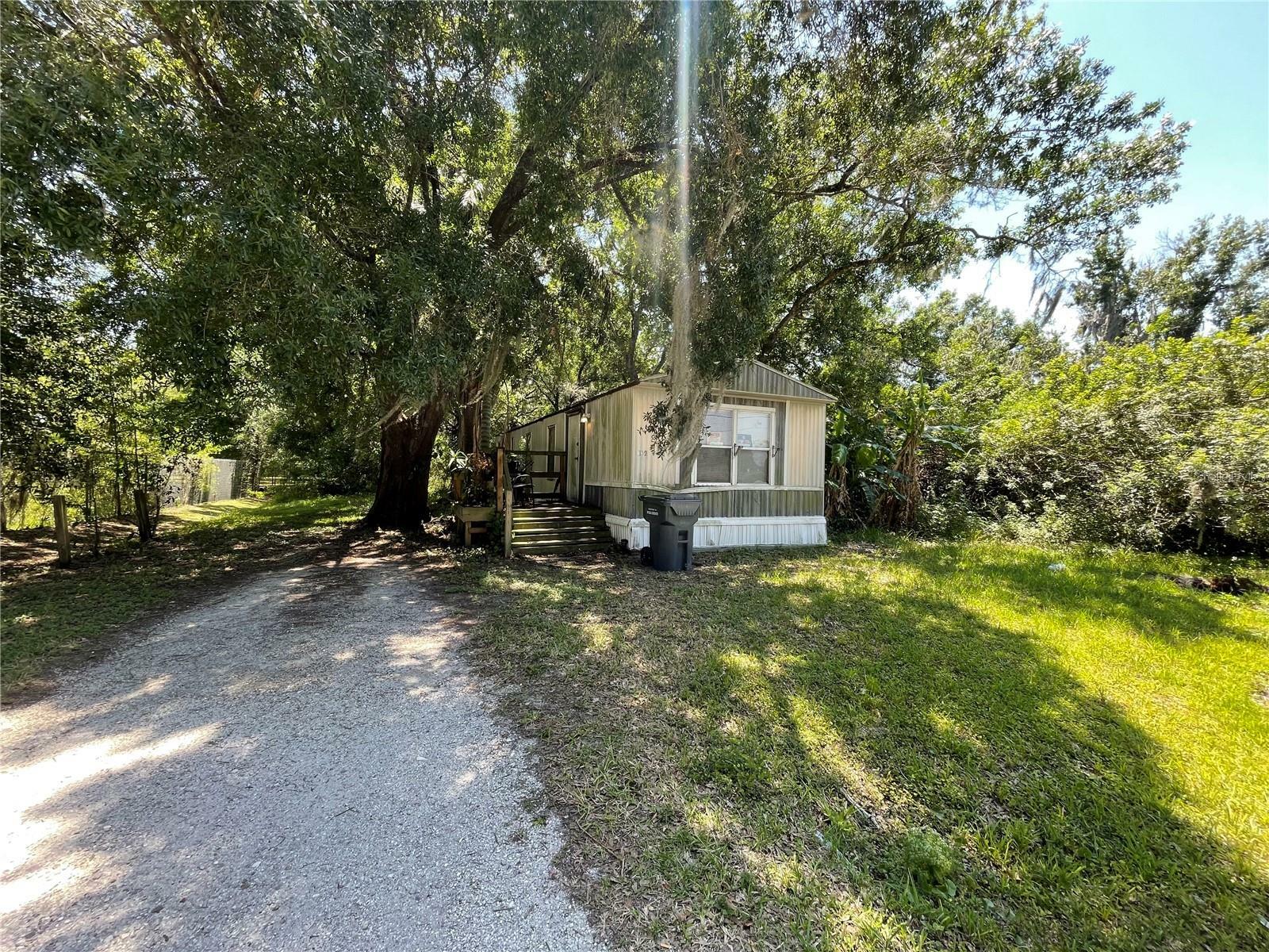 Property Photo: 830 Norton Road FL 33809