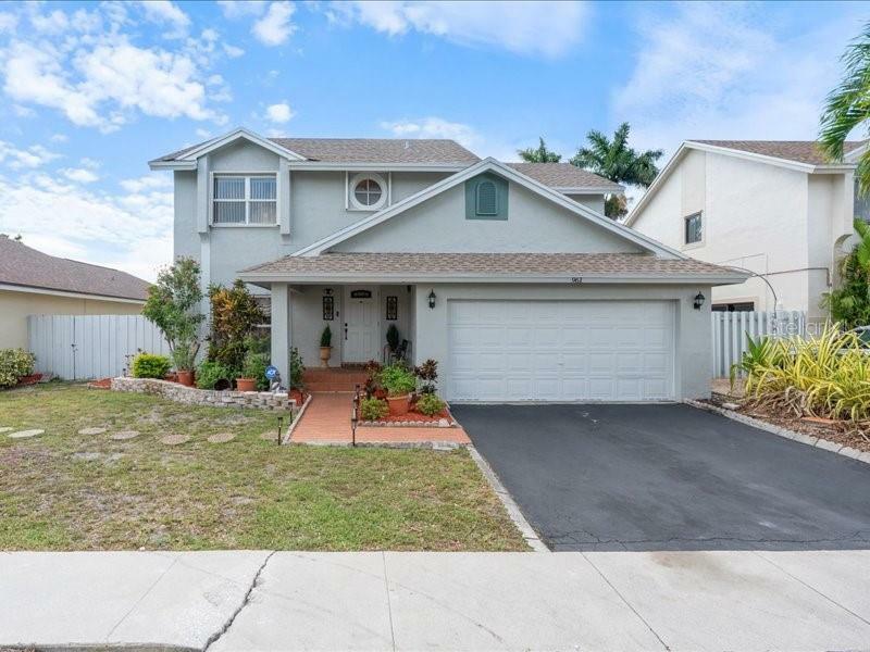 Property Photo: 961 SW 98th Avenue FL 33025