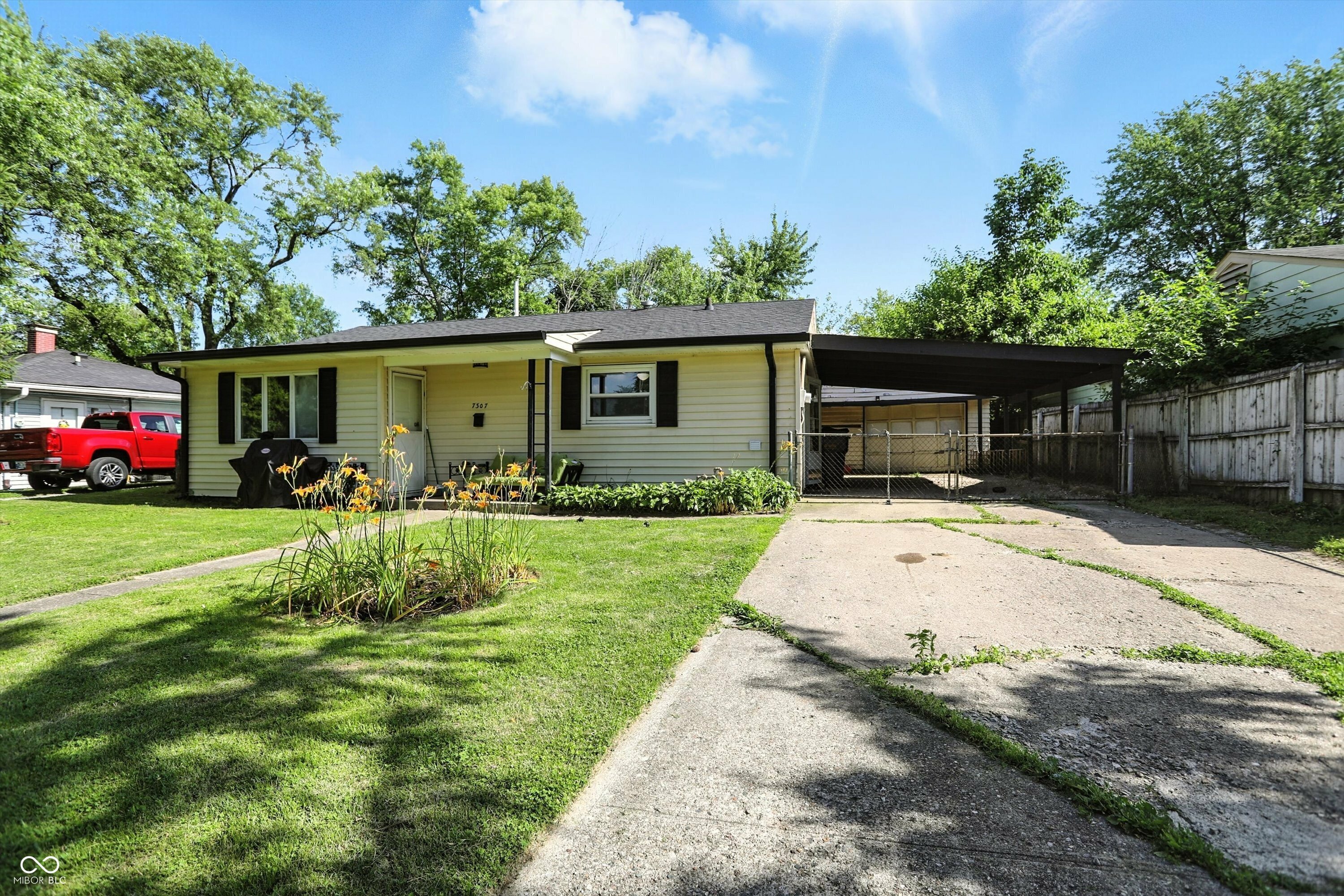 Property Photo: 7307 Twin Beech Drive IN 46226