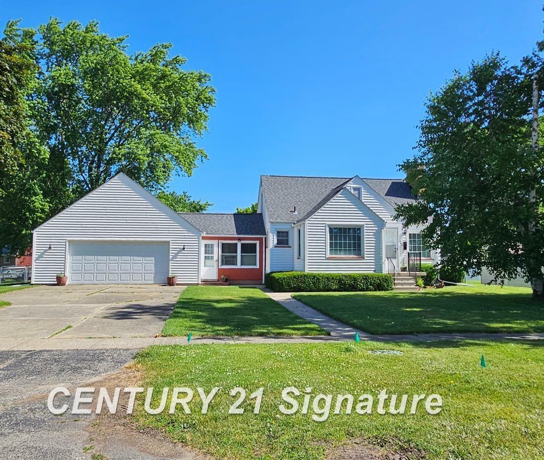 Property Photo: 506 Meadowlawn Street MI 48604