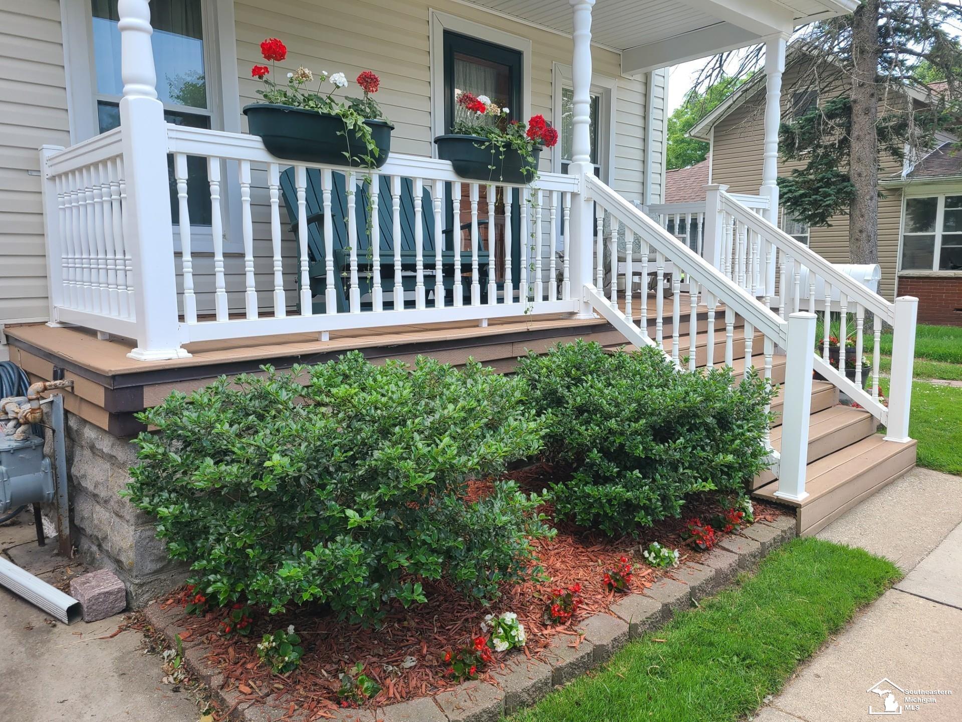 Property Photo: 415 W Seventh Street MI 48161