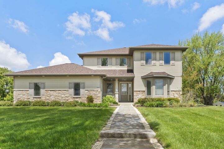 7605 W Windrush Ln  Franklin WI 53132 photo