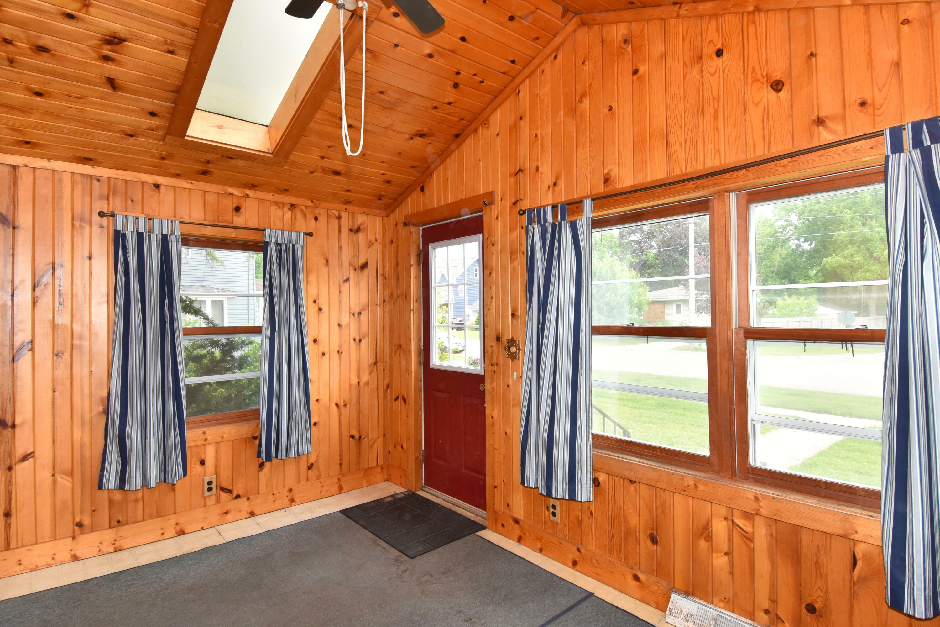 Property Photo:  410 W Court St  WI 53121 