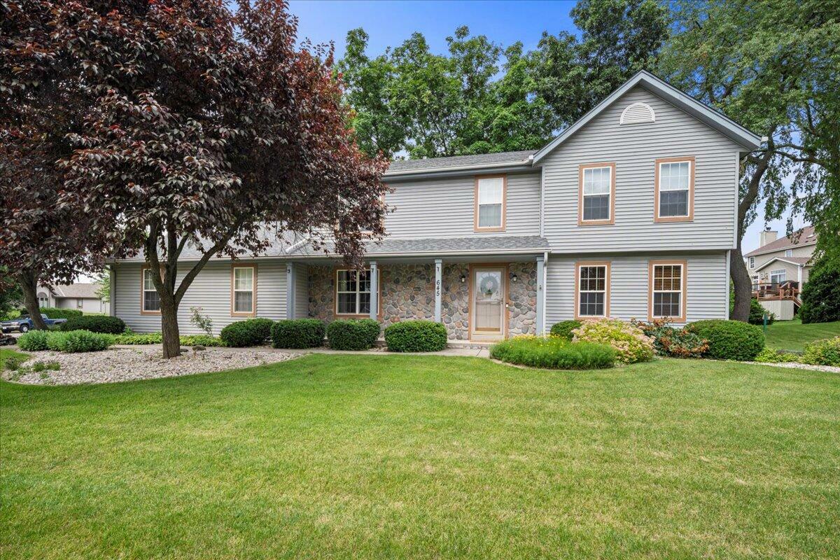 Property Photo: 645 Two Rivers Dr WI 53149