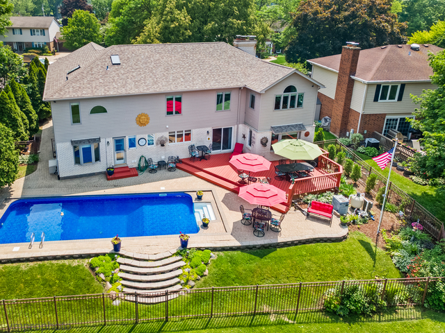 Property Photo: 1424 E Jonquil Circle IL 60004
