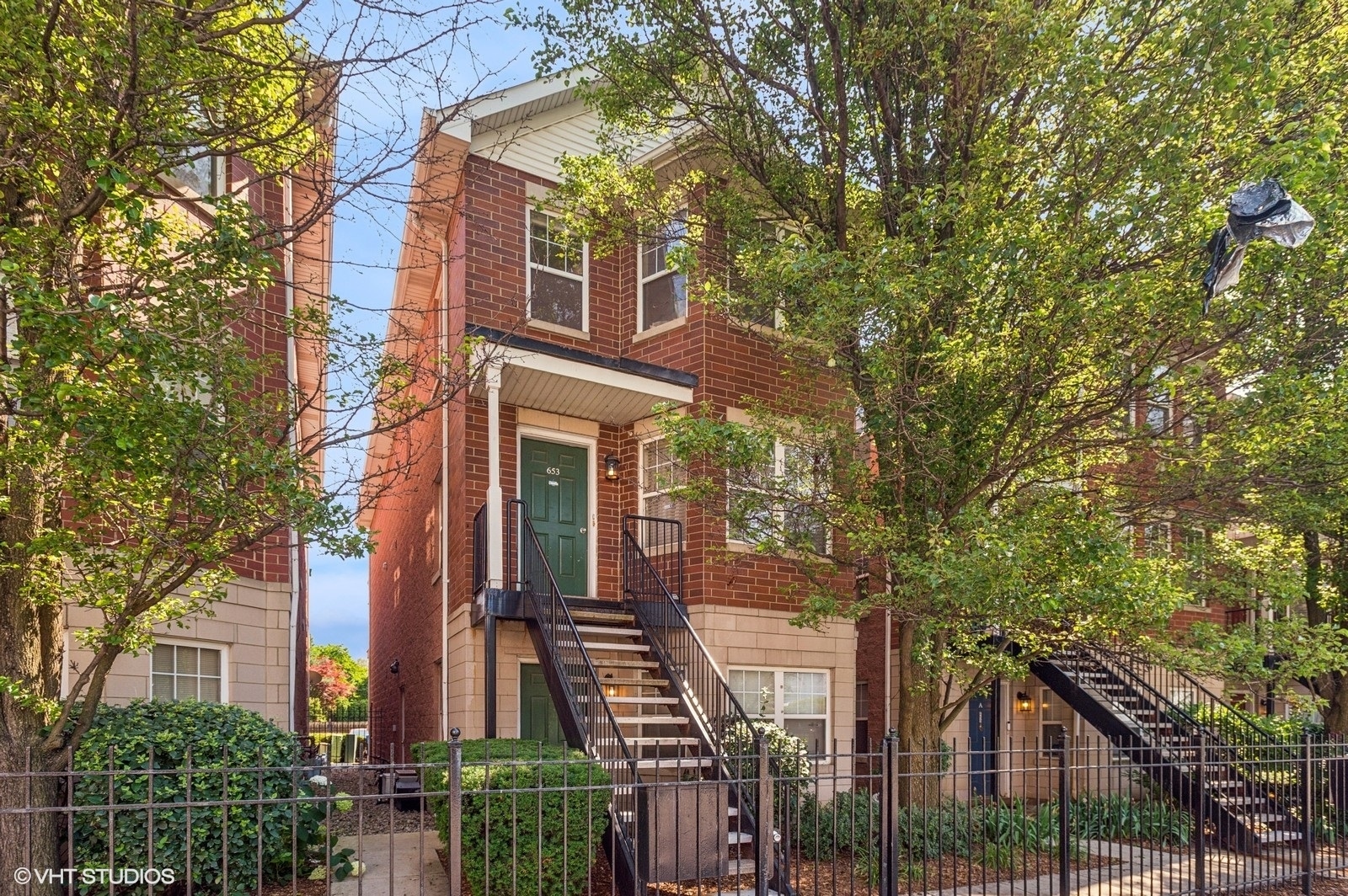 Property Photo: 653 W Division Street C IL 60610