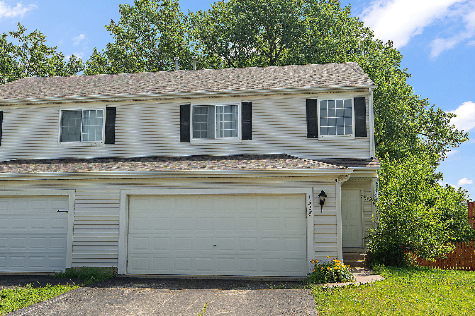 Property Photo: 1528 Peachtree Lane IL 60441