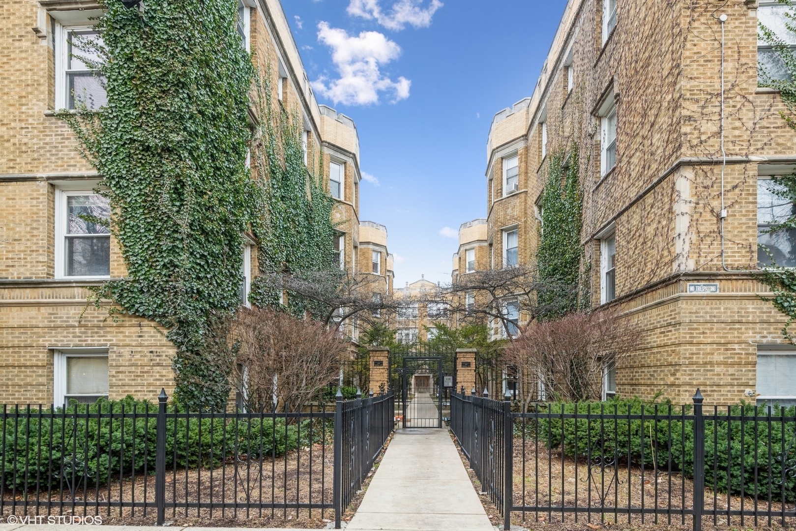 Property Photo: 1624 W Farwell Avenue 3C IL 60626