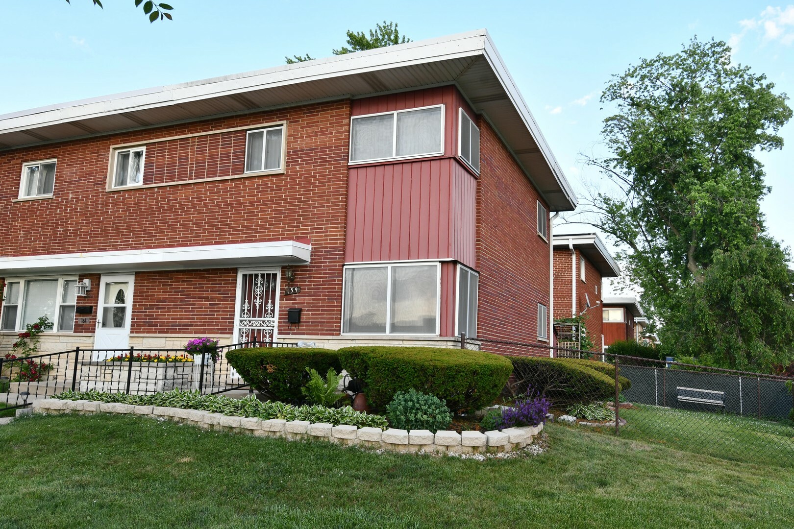 Property Photo: 159 Village Court IL 60016
