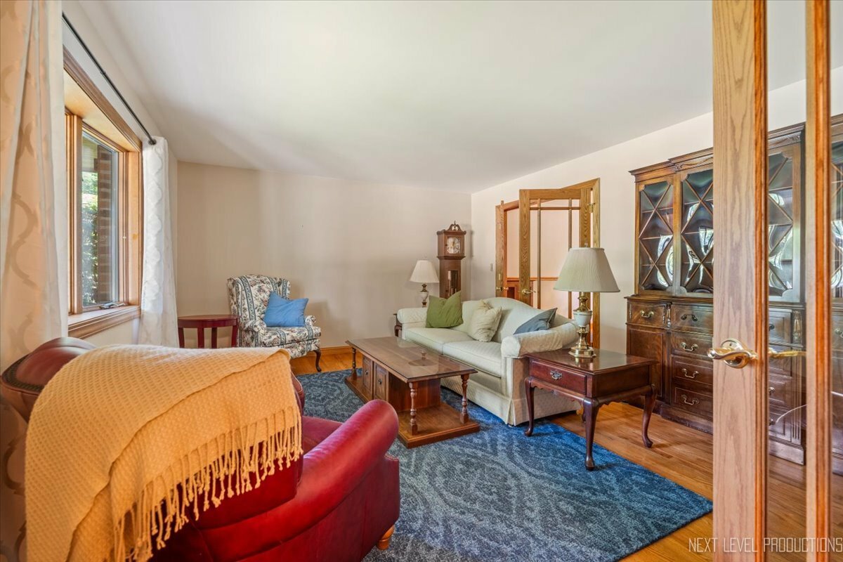 Property Photo: 504 Fellows Street IL 60174