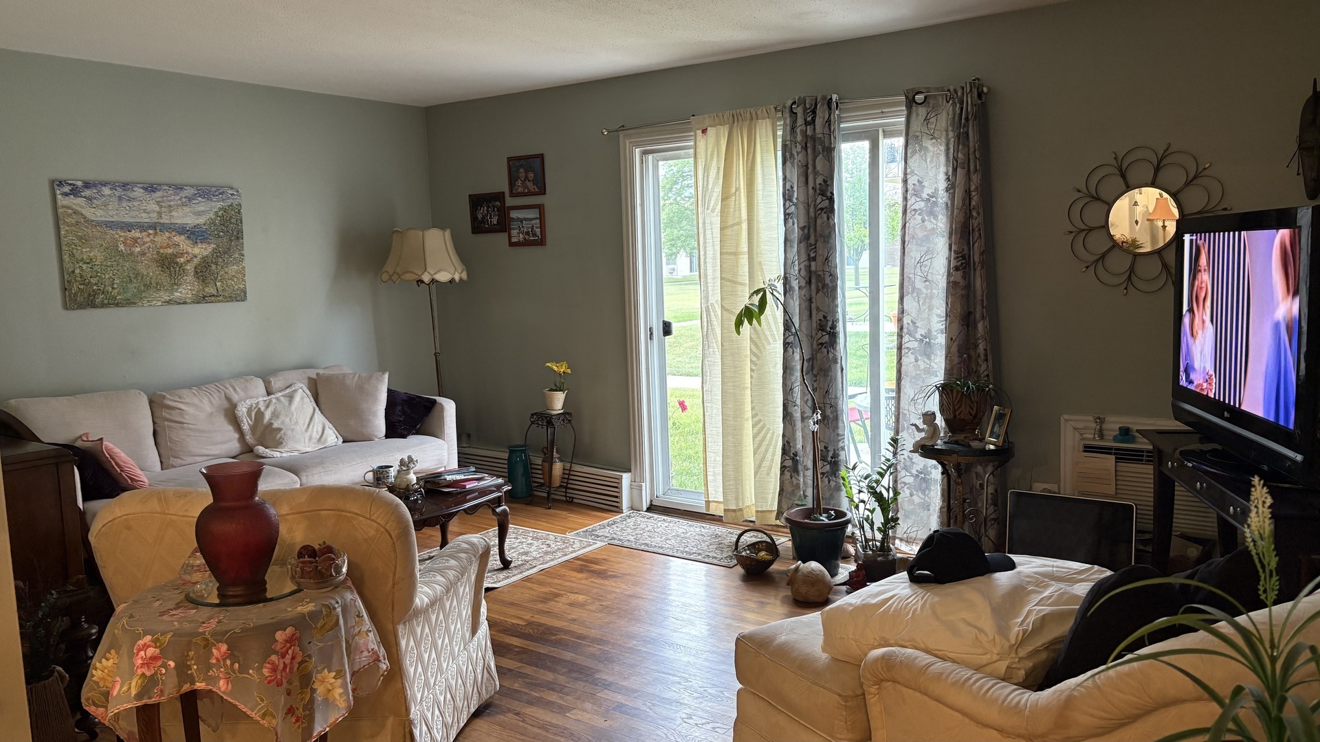 Property Photo: 8924 Kenneth Drive 1F IL 60016