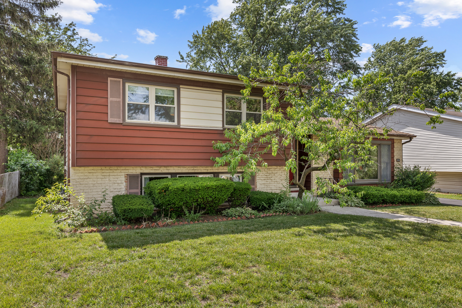 Property Photo:  874 S Wisconsin Avenue  IL 60101 