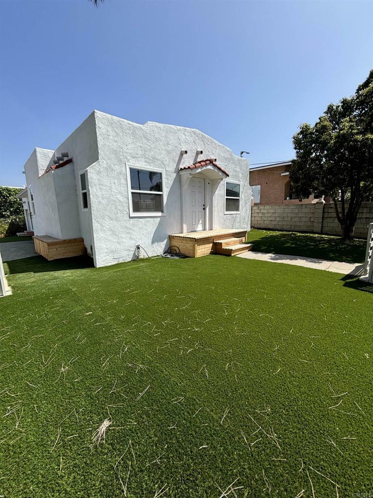 Property Photo: 905 E 5th St CA 91950