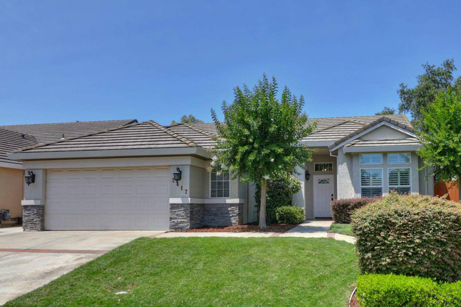 Property Photo:  2417 Konvalin Oaks Lane  CA 95608 