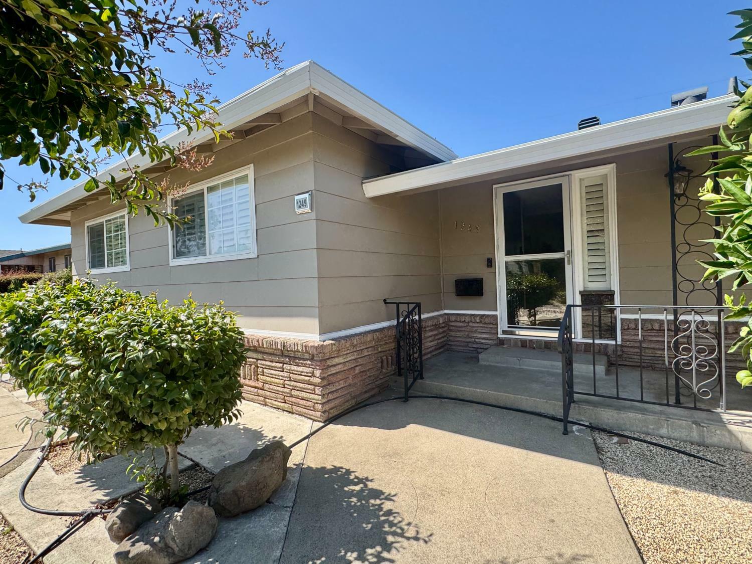 Property Photo: 1249 El Encanto Way CA 95831
