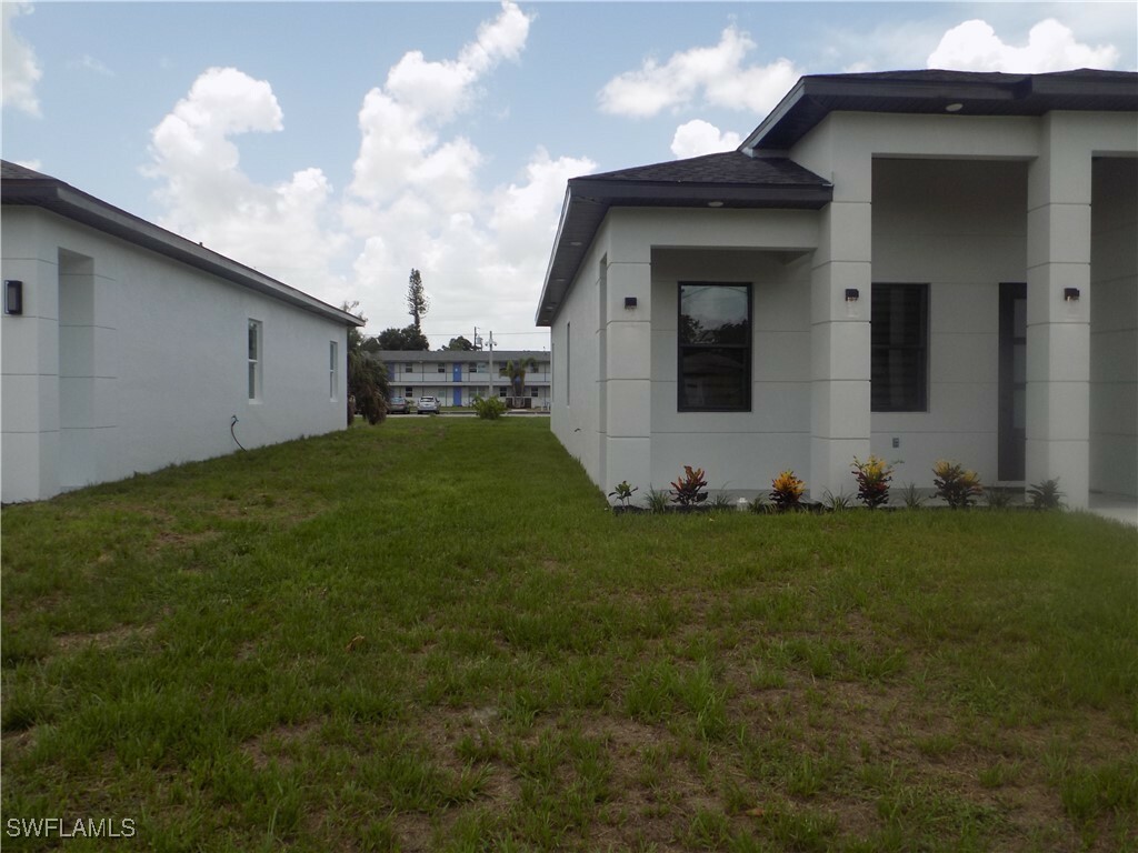 Property Photo: 2924 Dunbar Avenue FL 33916