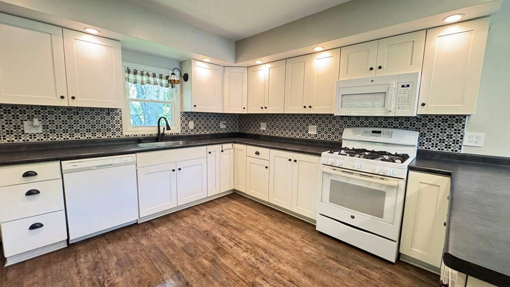 Property Photo:  1017 Pennsylvania Ave  PA 18832 