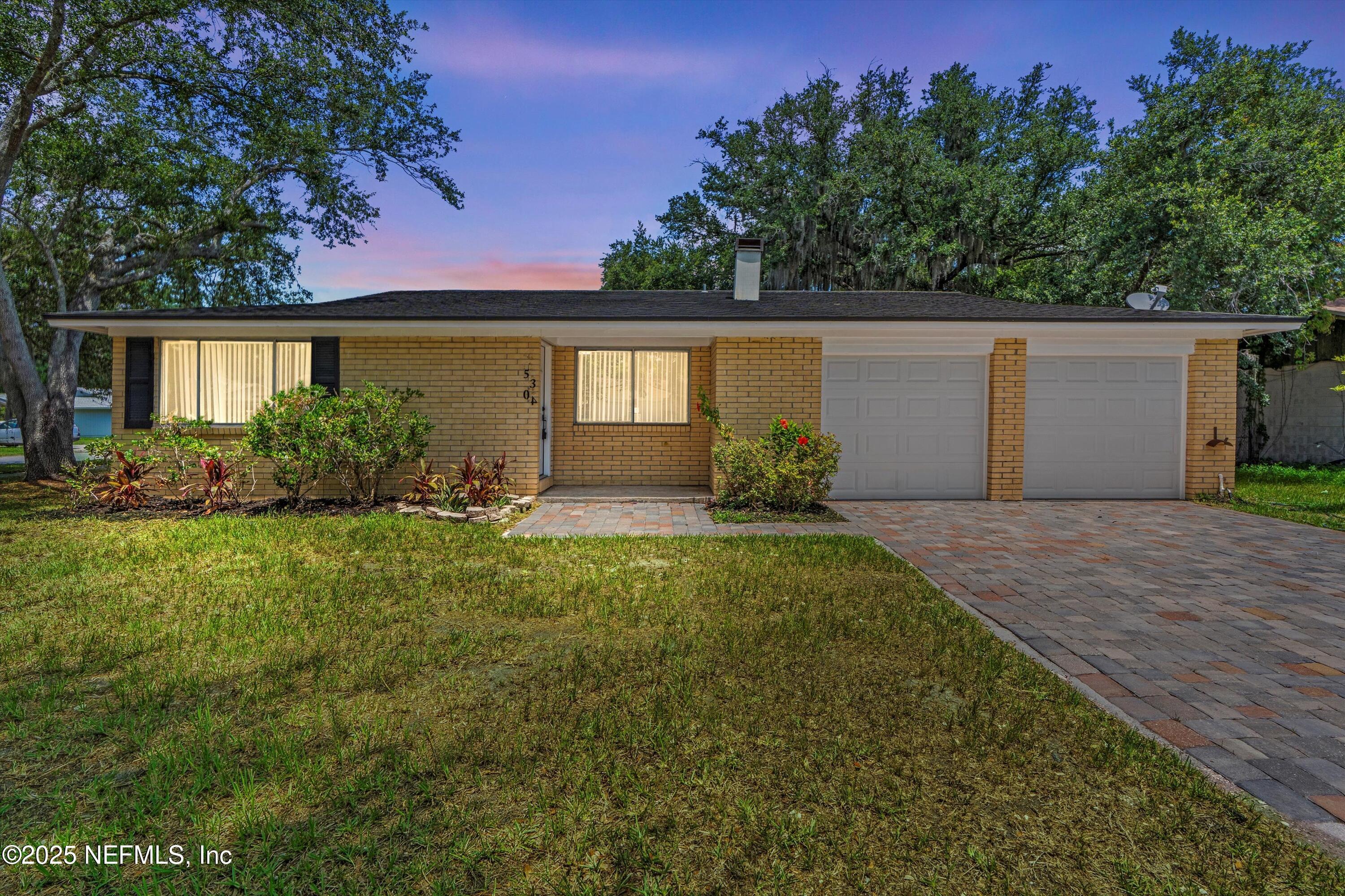 Property Photo: 4035 Huntington Forest Boulevard FL 32257