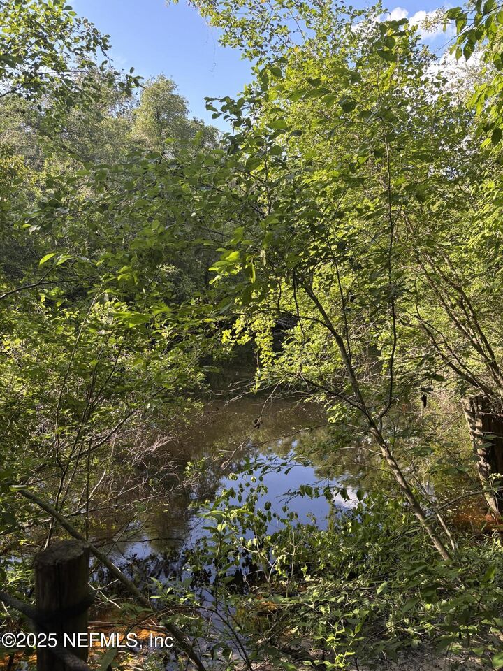 Property Photo: 2960 Black Creek Drive FL 32068