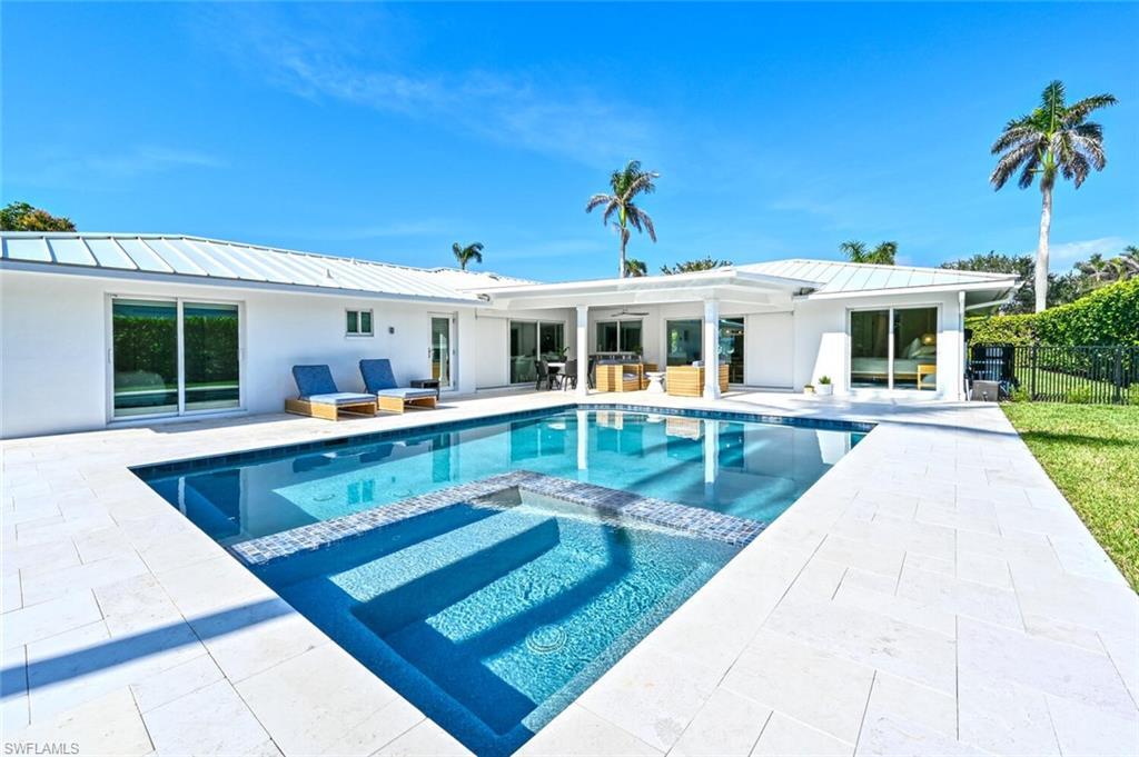 Property Photo:  646 Park Shore Dr  FL 34103 