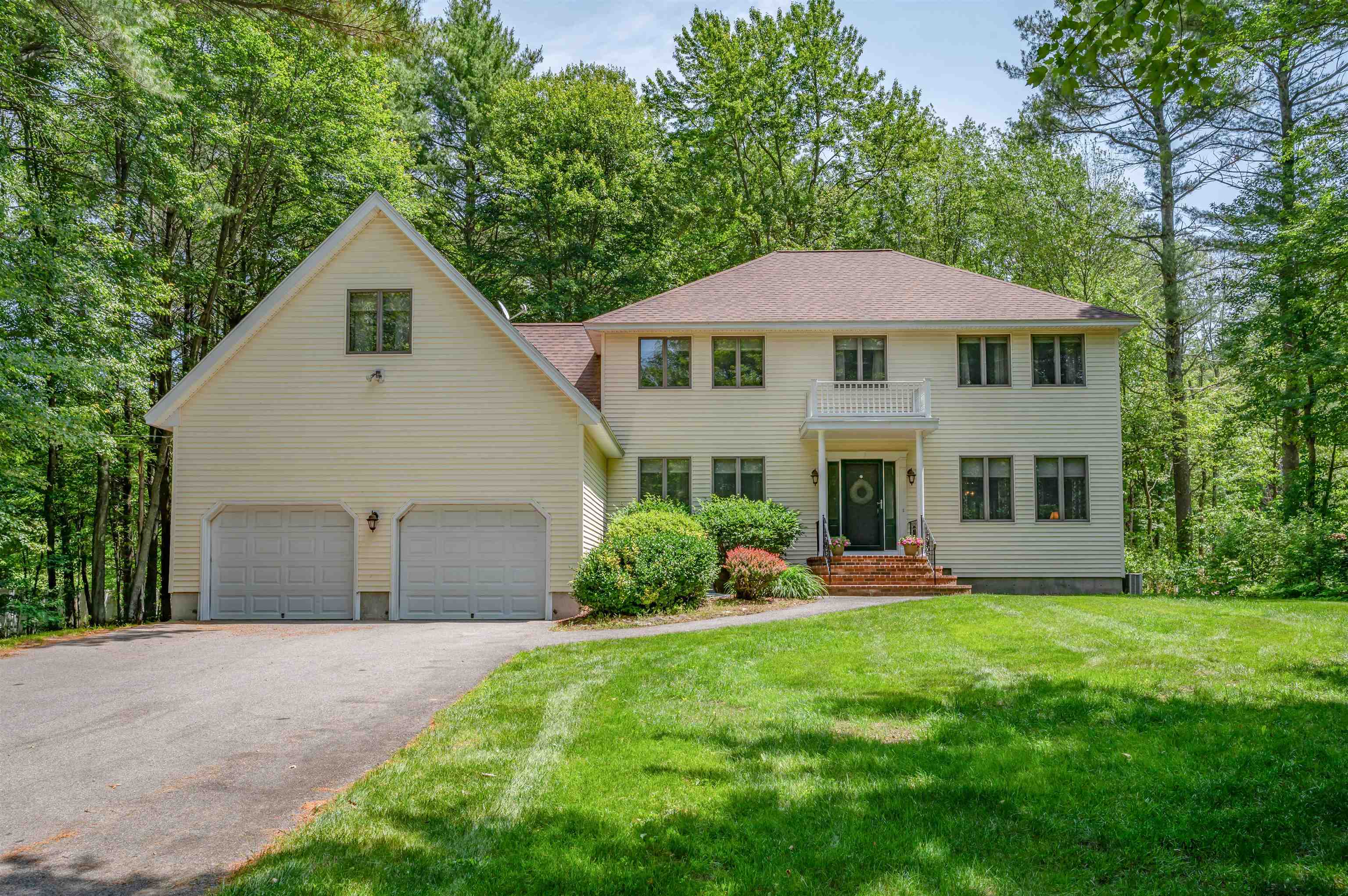 Property Photo: 7 Golden Oaks Drive NH 03079