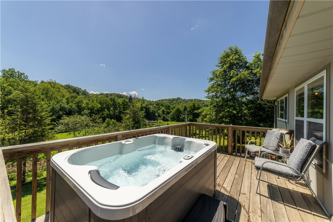 Property Photo: 8252 Larue Road AR 72756