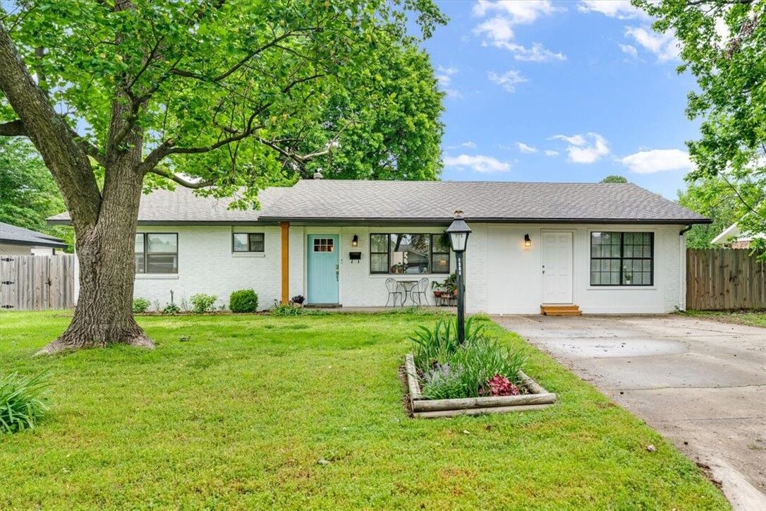 Property Photo:  1902 Melissa Lane  AR 72762 