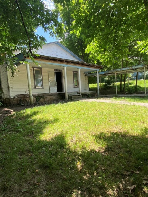 Property Photo: 628 South Avenue AR 72601