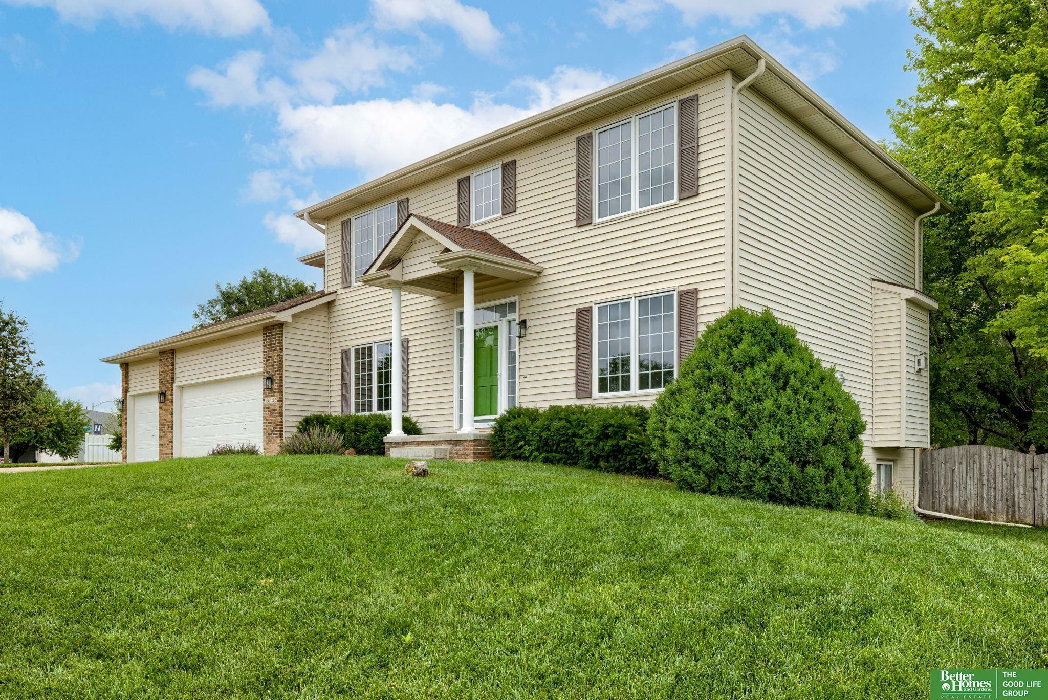Property Photo: 14123 Camden Avenue NE 68164