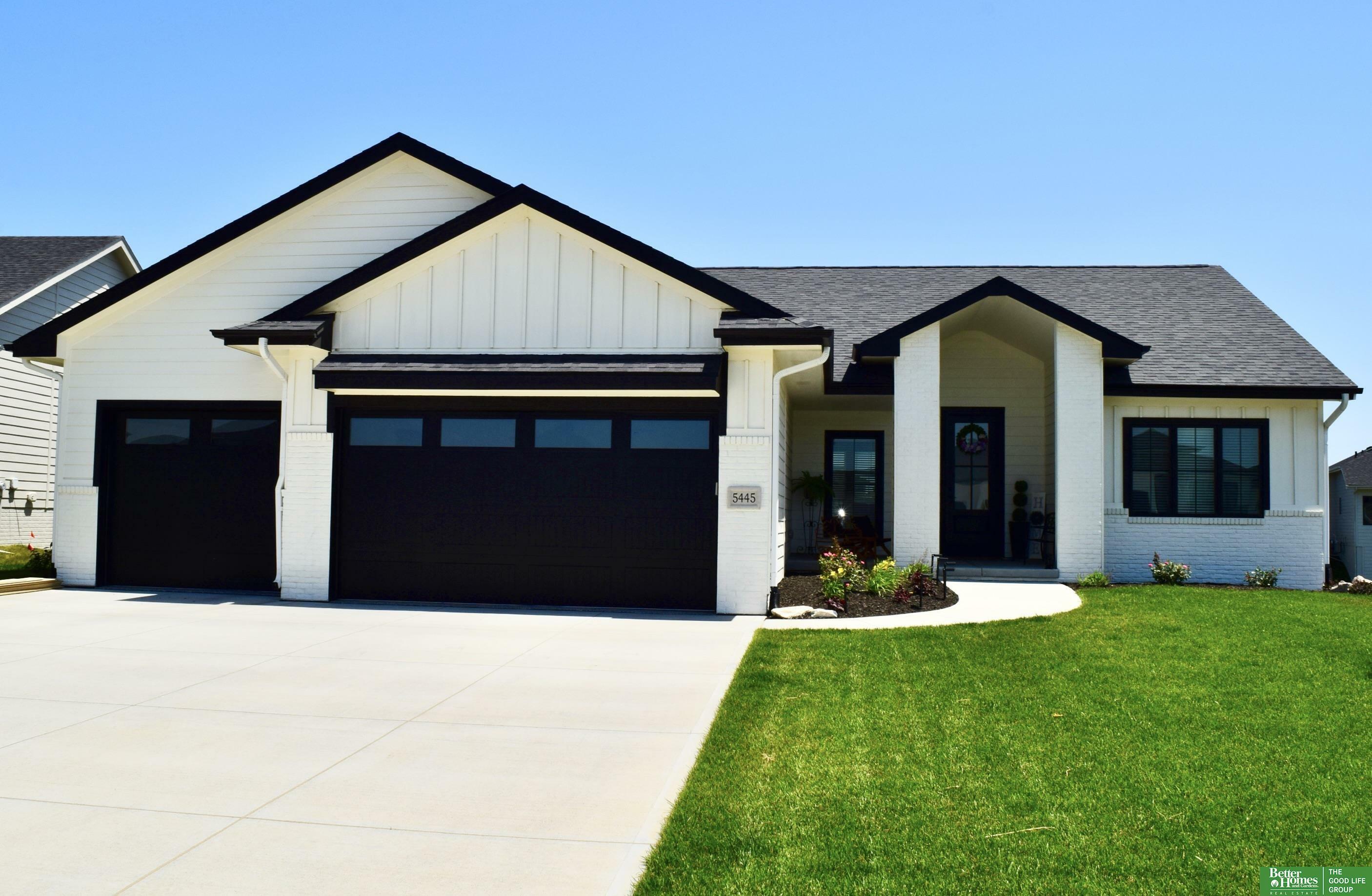 Property Photo: 5445 Kestrel Parkway NE 68022