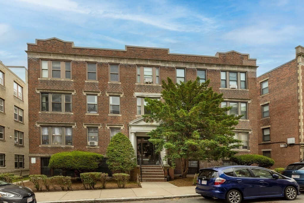 7 Lothian Rd 8  Boston MA 02135 photo