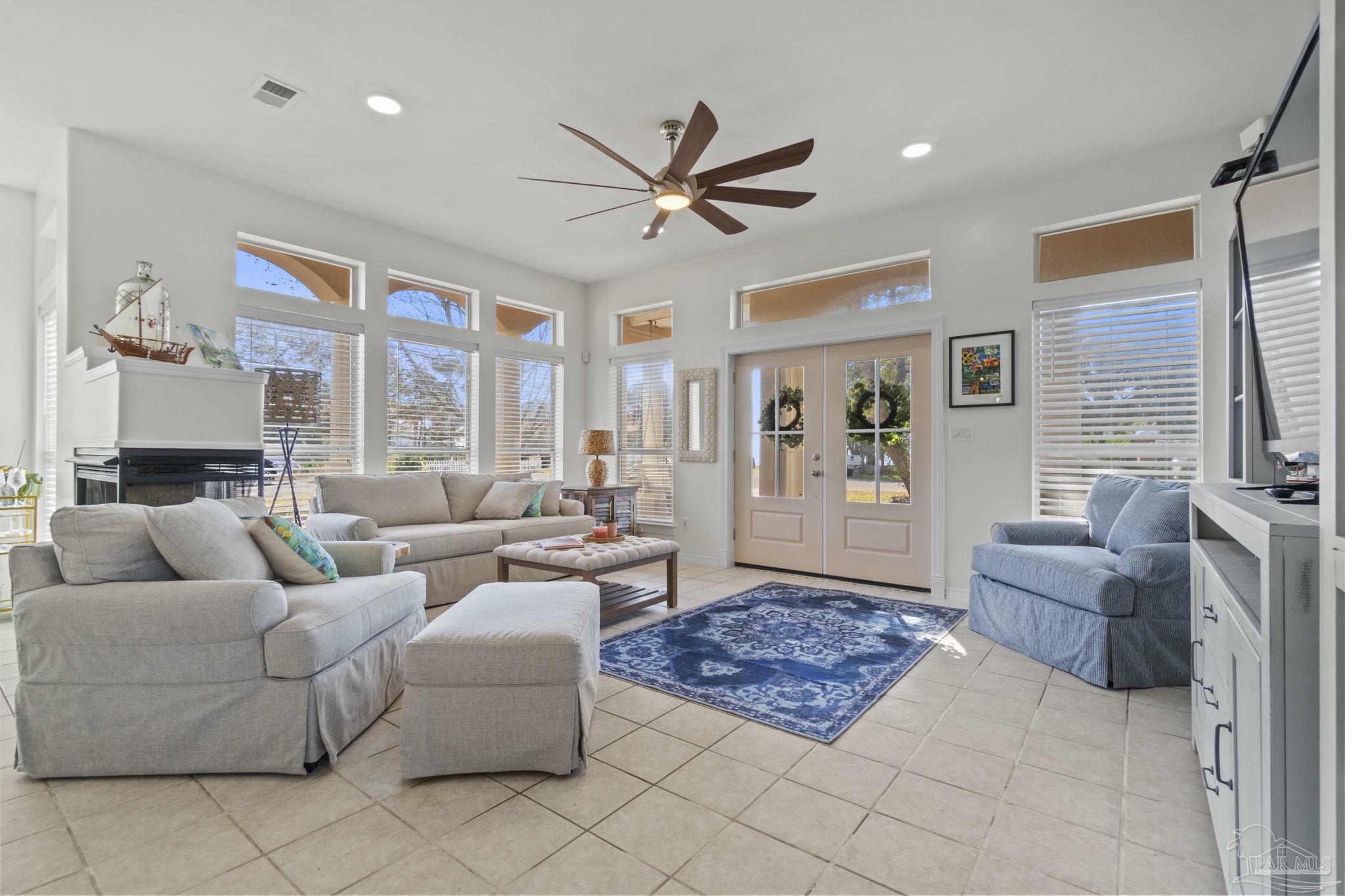 Property Photo: 1669 Tidewater Ln FL 32566