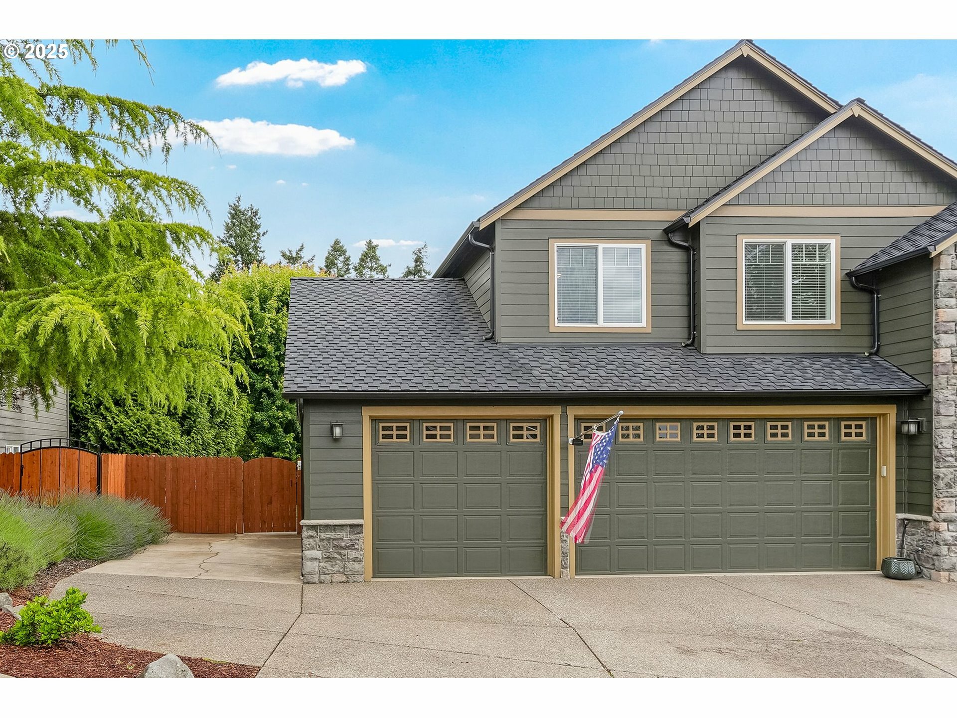 Property Photo:  1401 Ranier Loop NW  OR 97304 