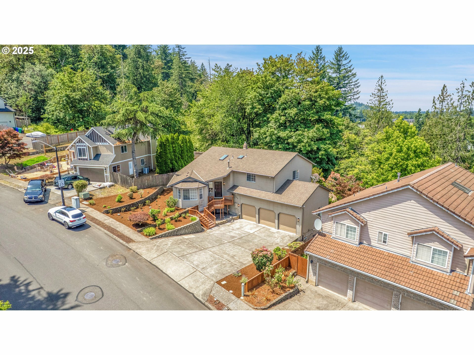 Property Photo: 1111 SW Linneman Ave OR 97080