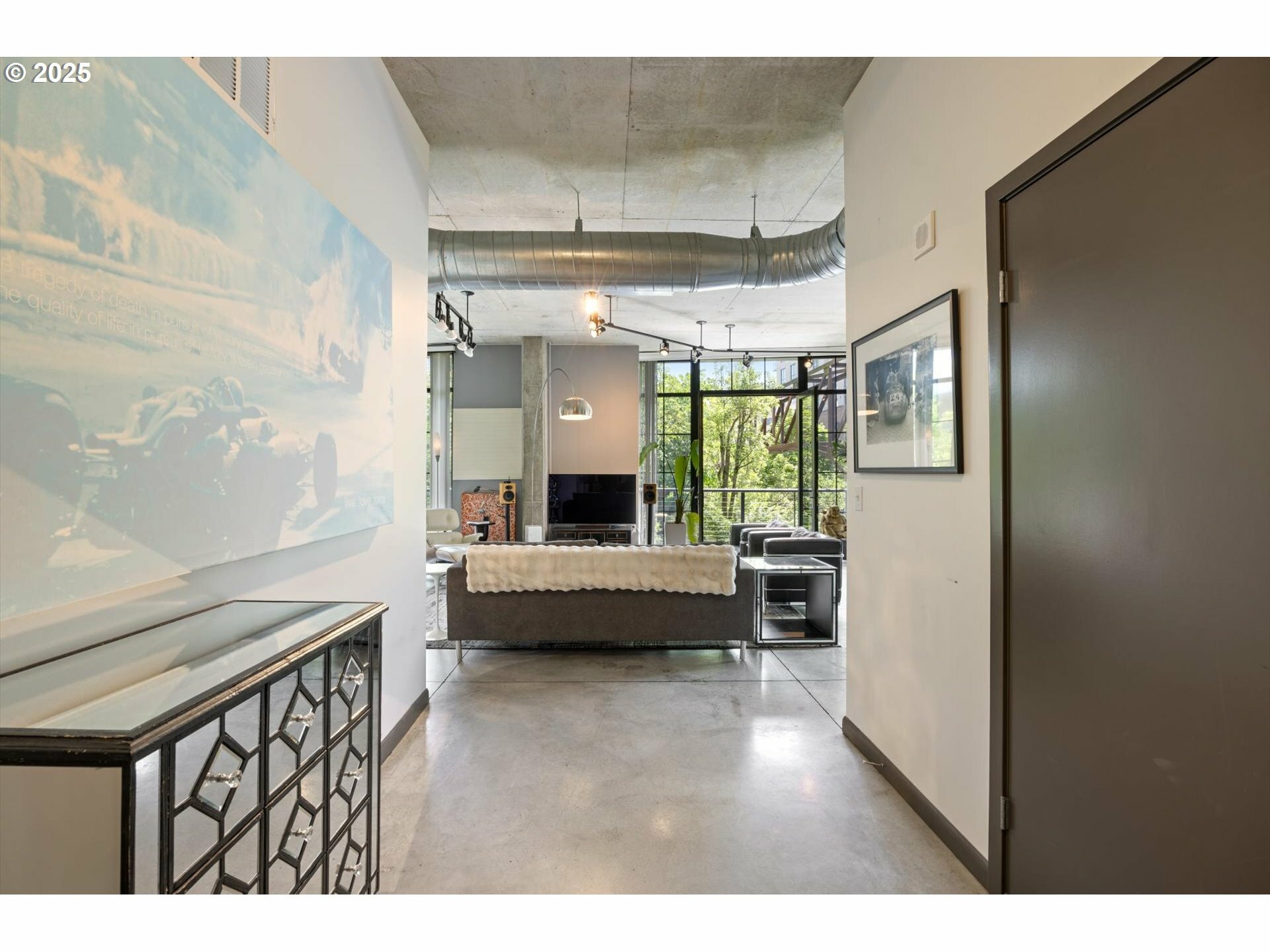 Property Photo: 1030 NW 12th Ave 201 OR 97209