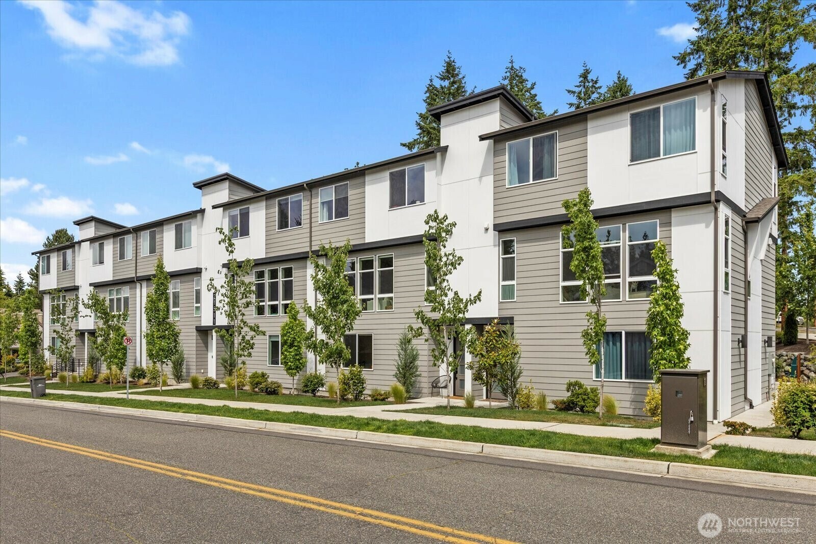 Property Photo: 21511 50th Avenue W E WA 98043