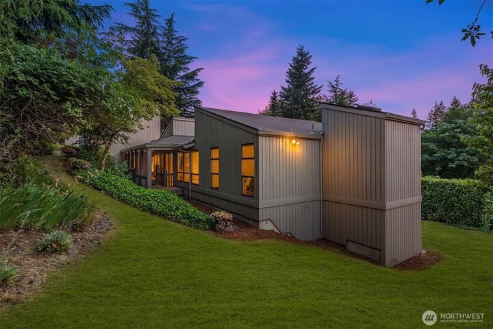 Property Photo: 14318 SE 49th Street WA 98006