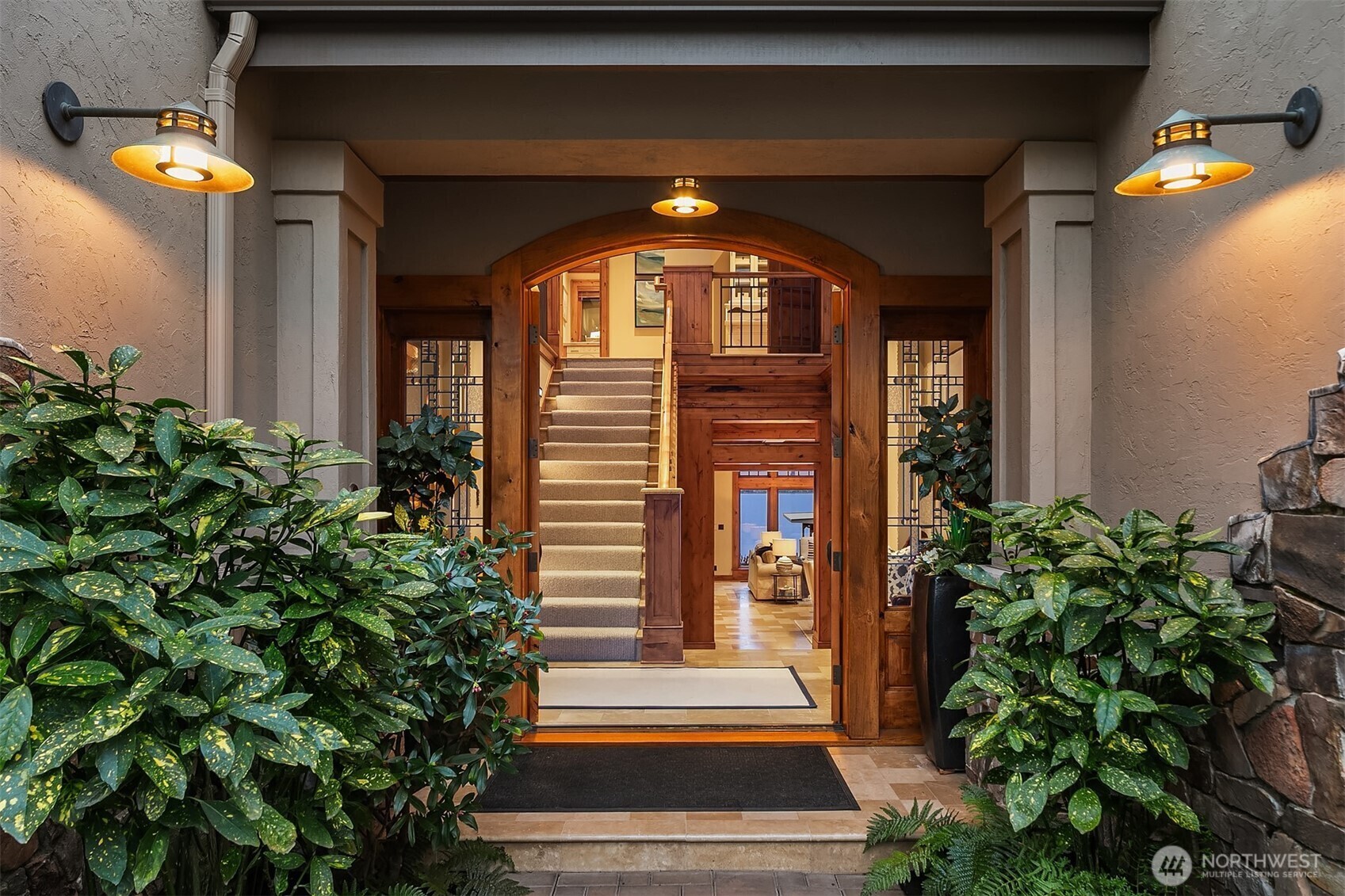 Property Photo:  137  Lake Avenue W  WA 98033 