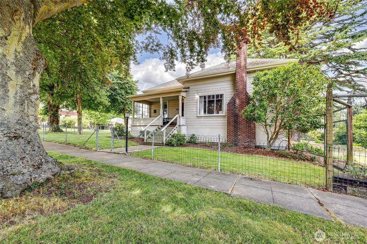 Property Photo:  436  Lincoln Street  WA 98368 