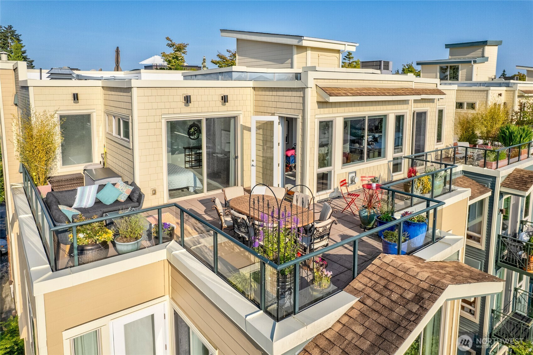 Property Photo: 6801 Greenwood Avenue N 403 WA 98103