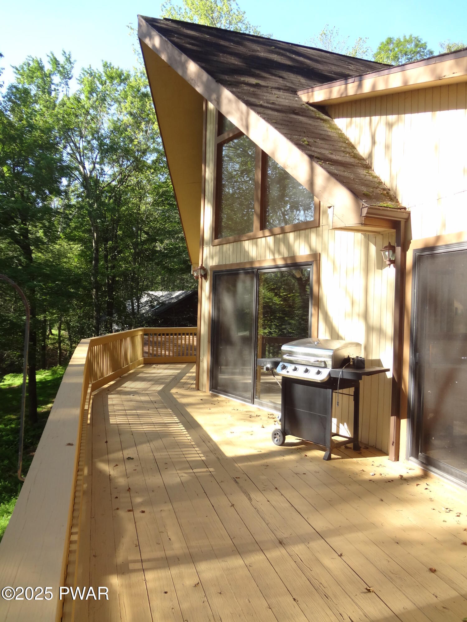 Property Photo: 104 Briarwood Drive PA 18426