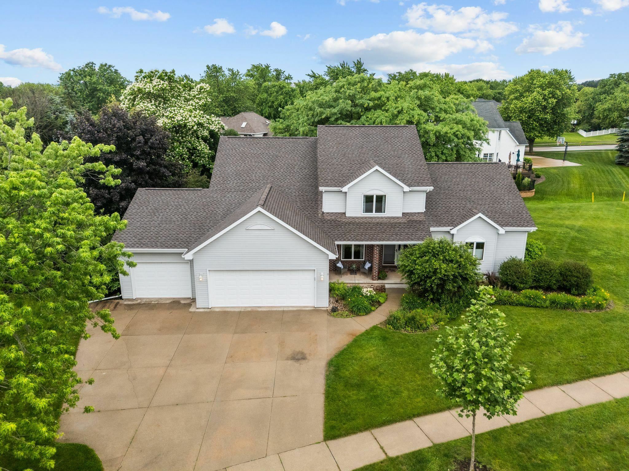 Property Photo: 301 E Wayfarer Lane WI 54913-6357