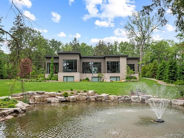 Property Photo: 4890 Charing Cross Road MI 48304