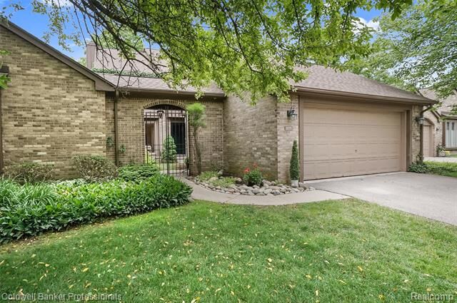 30715 River Crossing Street  Bingham Farms Vlg MI 48025 photo